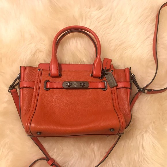 Coach swagger 21” Handbag - Picture 1 of 7
